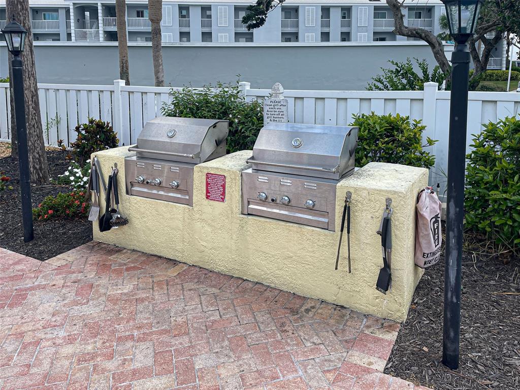 418 Cerromar Court, Unit 261 Venice, FL 34293 - Photo 42 of 76 a view of a house with backyard and sitting area