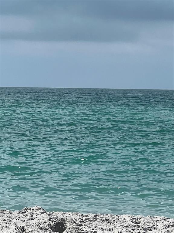 418 Cerromar Court, Unit 261 Venice, FL 34293 - Photo 55 of 76 a view of bathroom with a bathtub