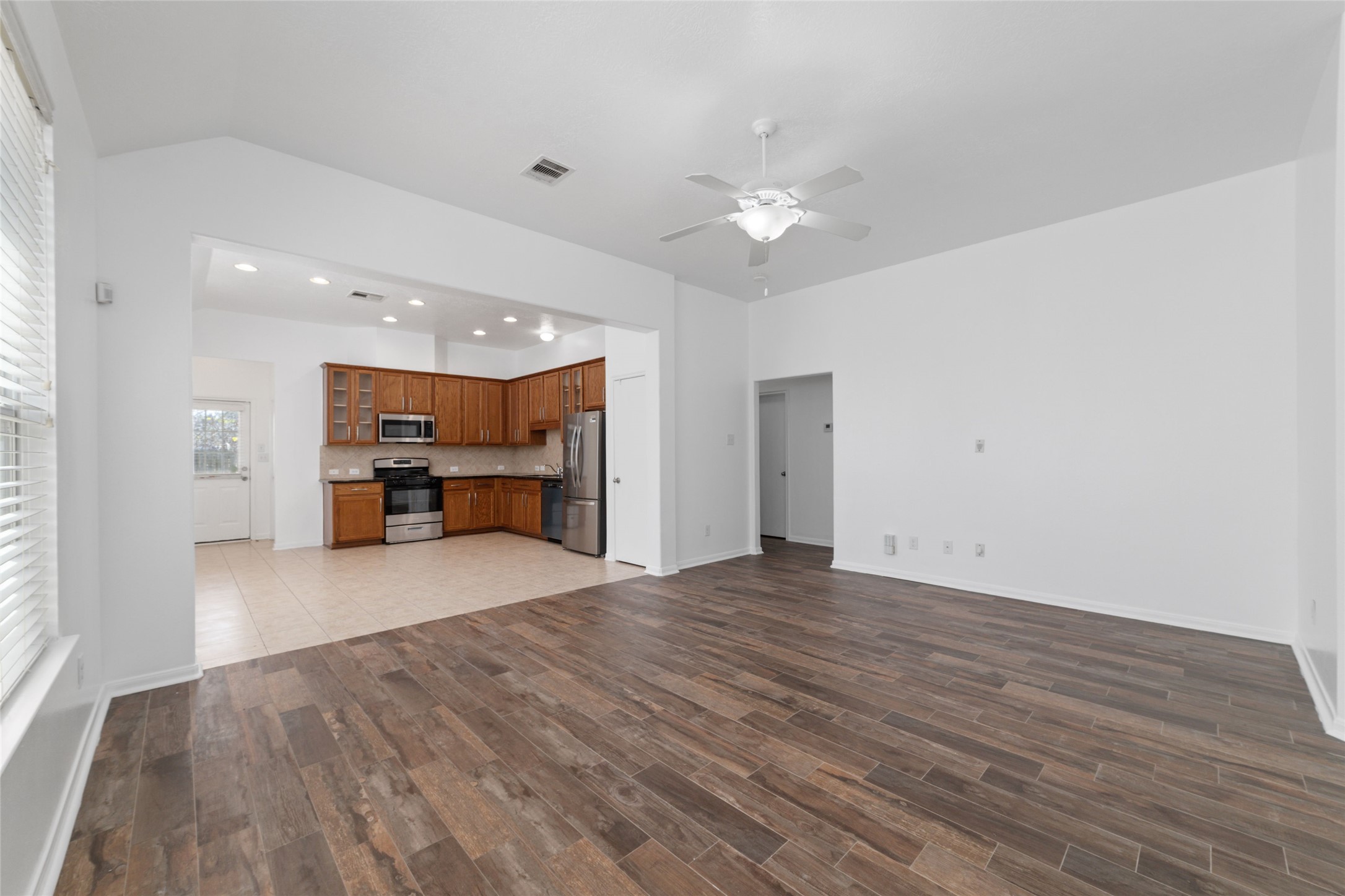 9338 Logans Run Lane Houston, TX 77075 - Photo 4 of 22