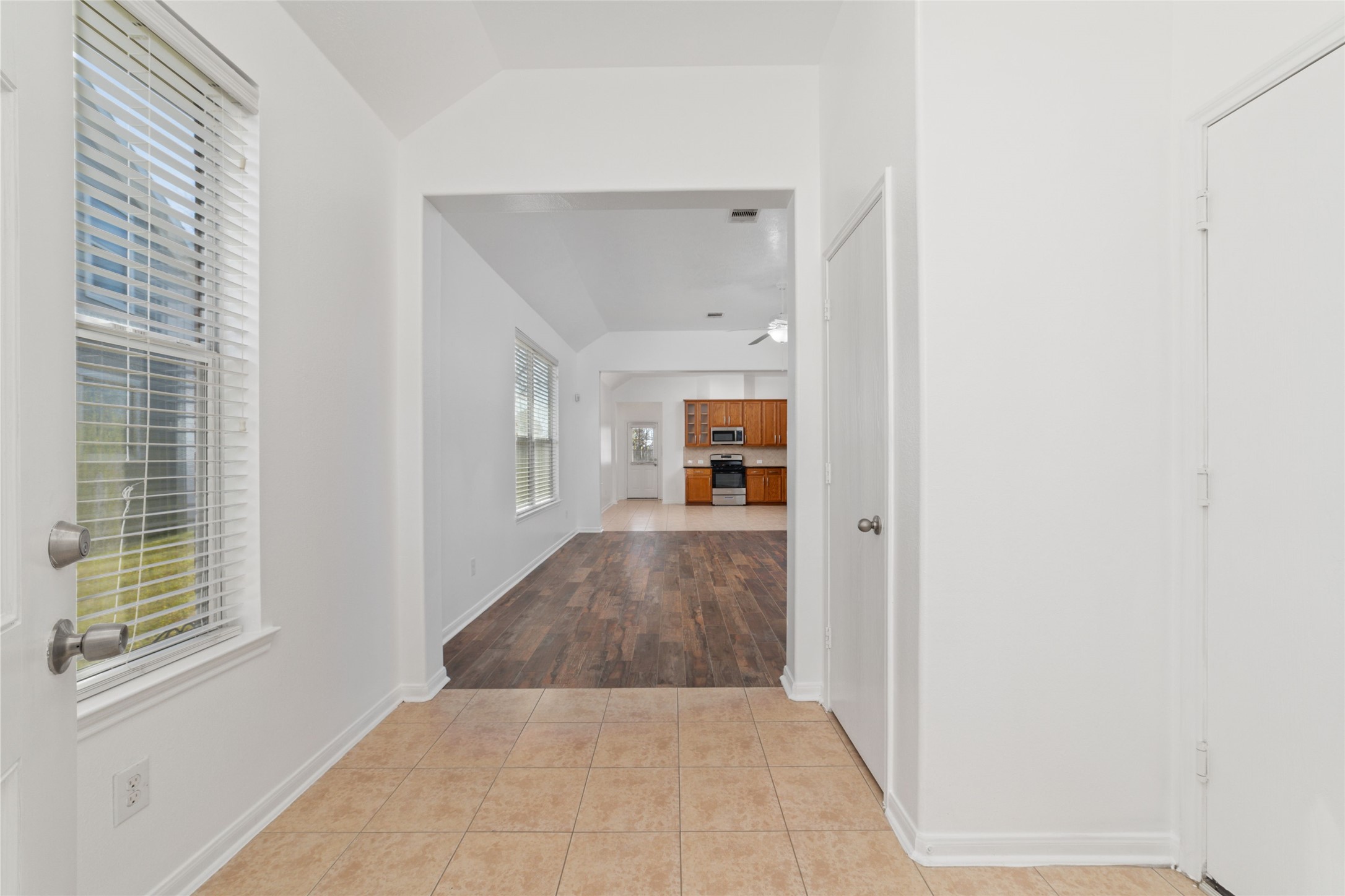 9338 Logans Run Lane Houston, TX 77075 - Photo 5 of 22