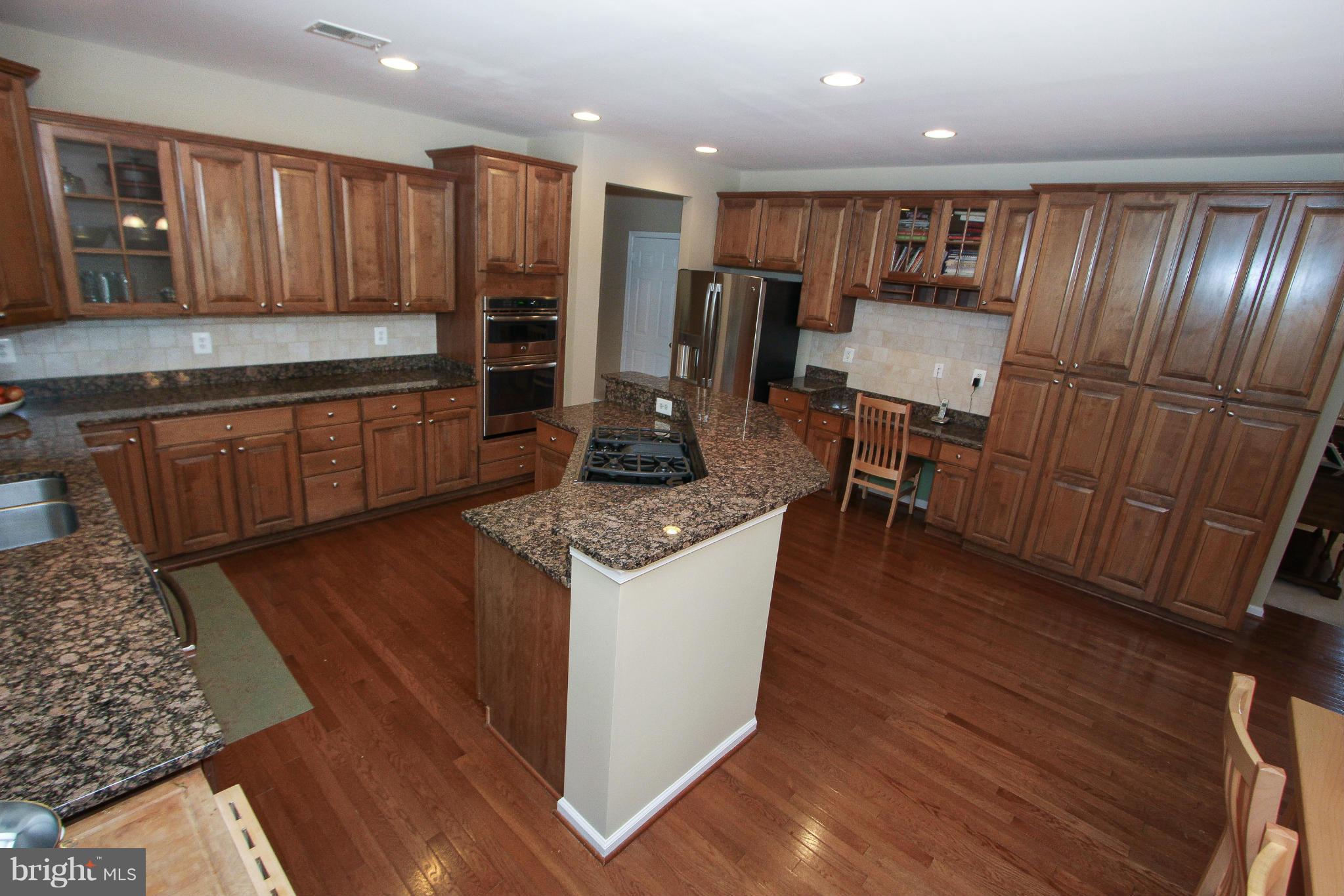 25857 Spring Farm Circle Chantilly, VA 20152 - Photo 11 of 30 Kitchen