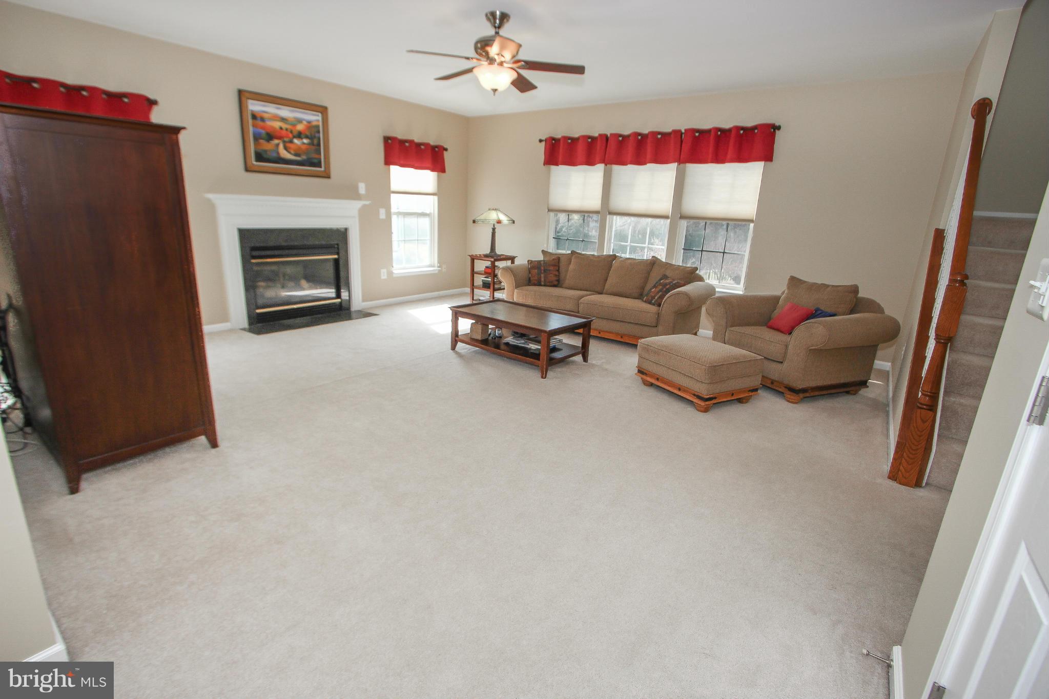 25857 Spring Farm Circle Chantilly, VA 20152 - Photo 8 of 30 Family Room