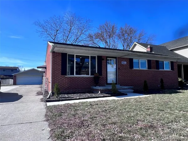 $279,900 | 22600 Edgewater Street, St. Clair Shores, MI 48082