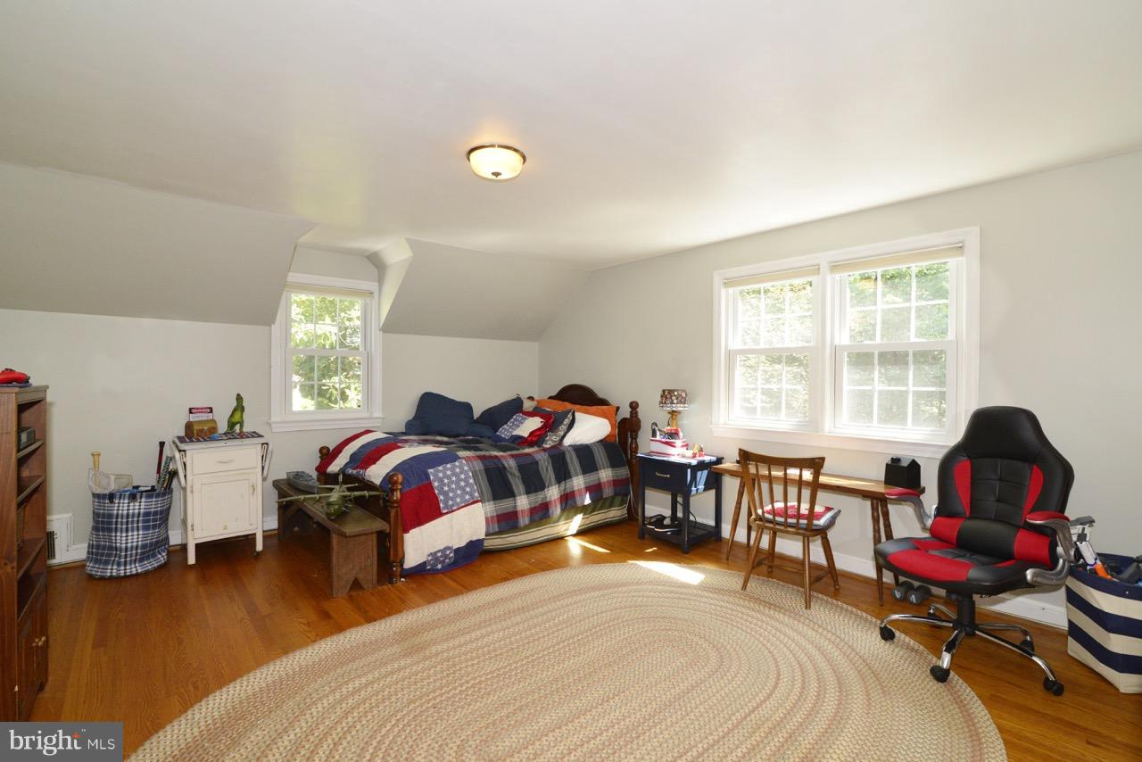 3073 Holmes Run Road Falls Church, VA 22042 - Photo 20 of 29 Large bright bedrooms.