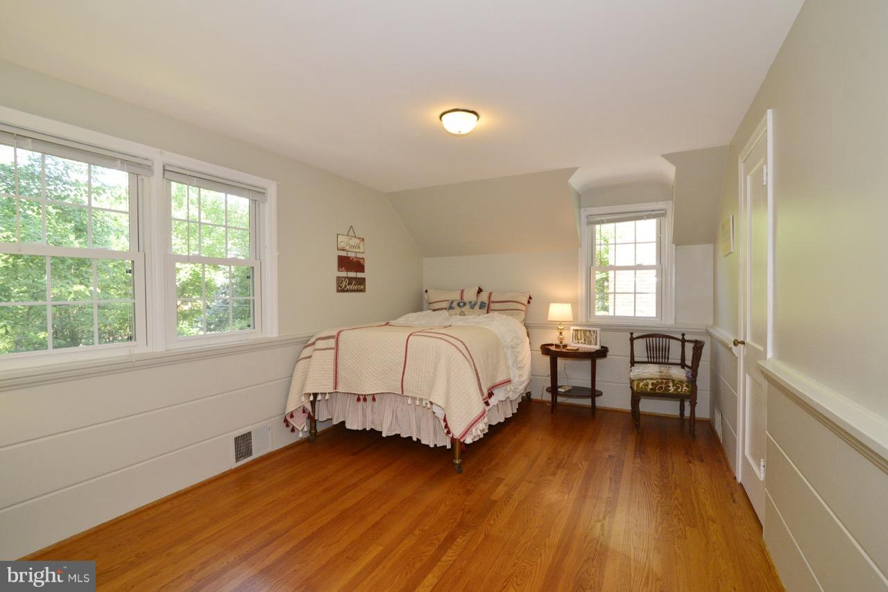 3073 Holmes Run Road Falls Church, VA 22042 - Photo 22 of 29 Beautiful hardwood floors.
