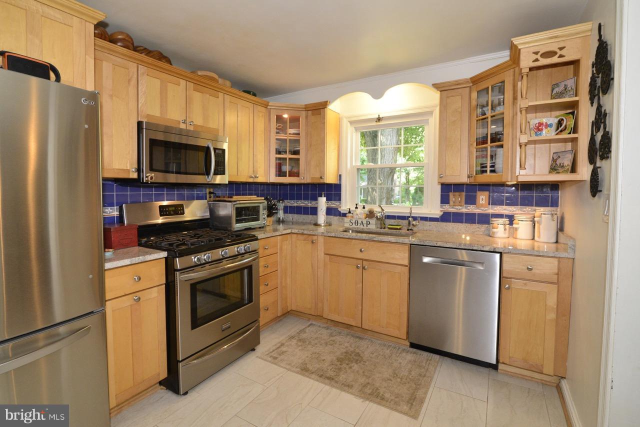 New appliances 2015.New counters 2017.