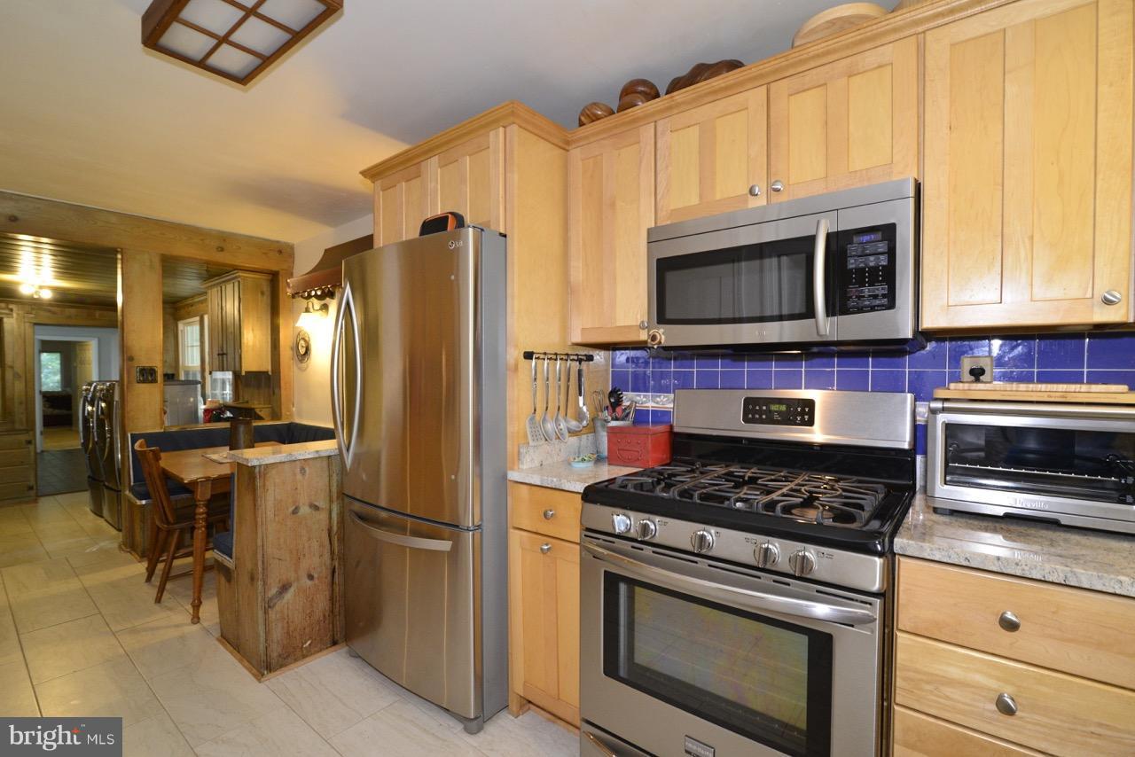 Gas oven, and new floor 2017.