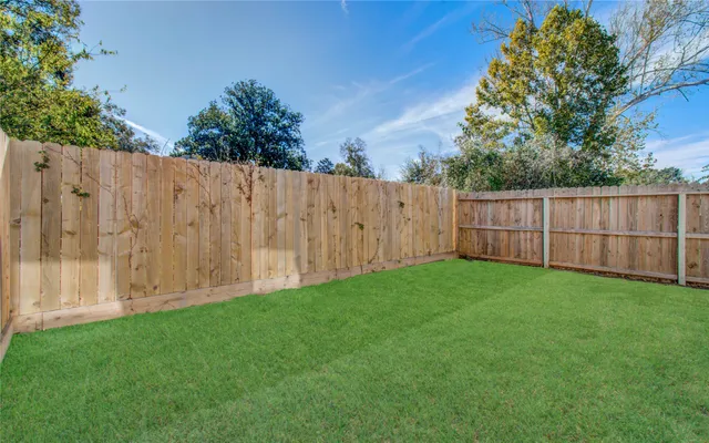 $2,250 | 837 South Victory Drive, Houston, TX 77088