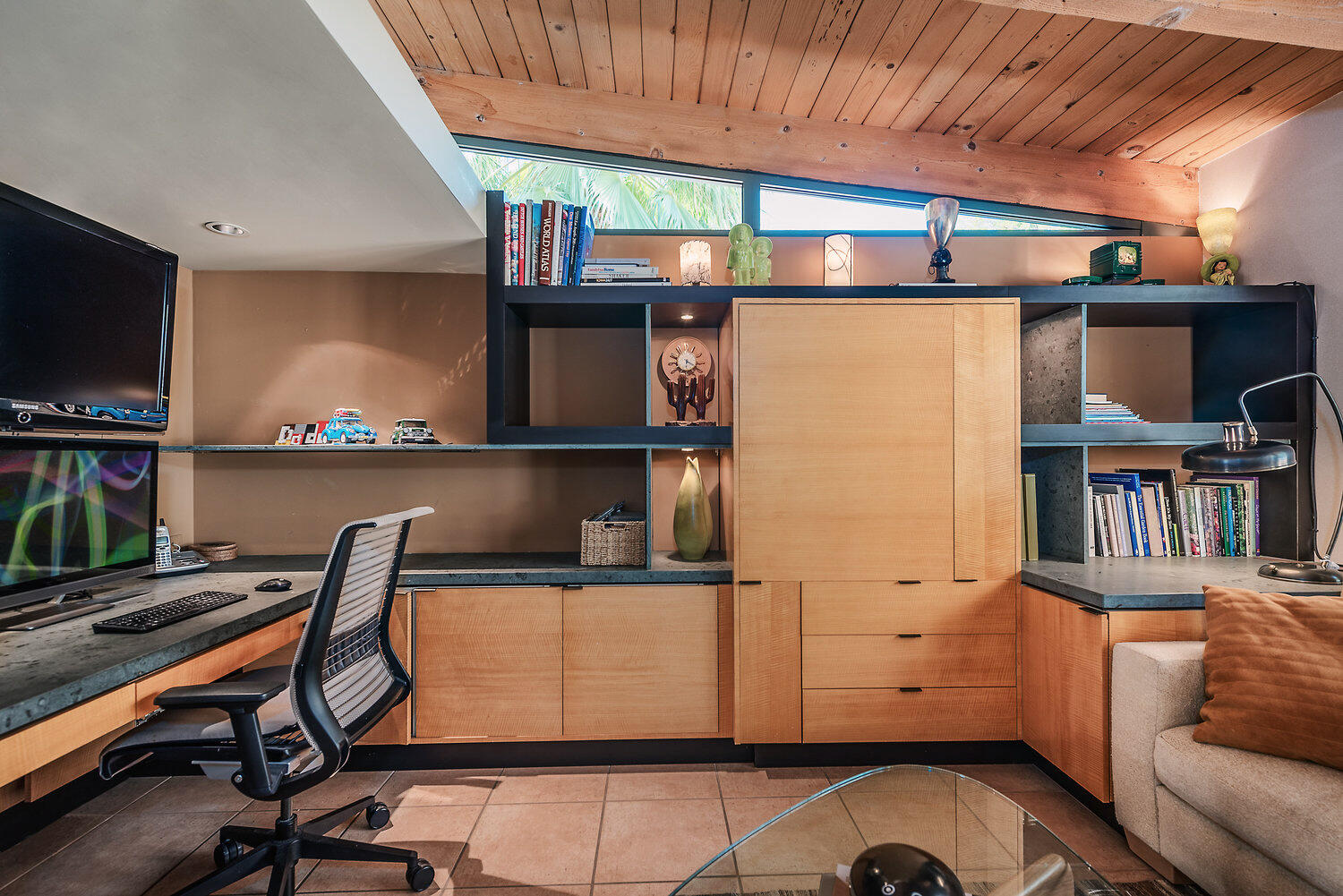 73580 Broken Arrow Trail Palm Desert, CA 92260 - Photo 31 of 40 a workspace with furniture