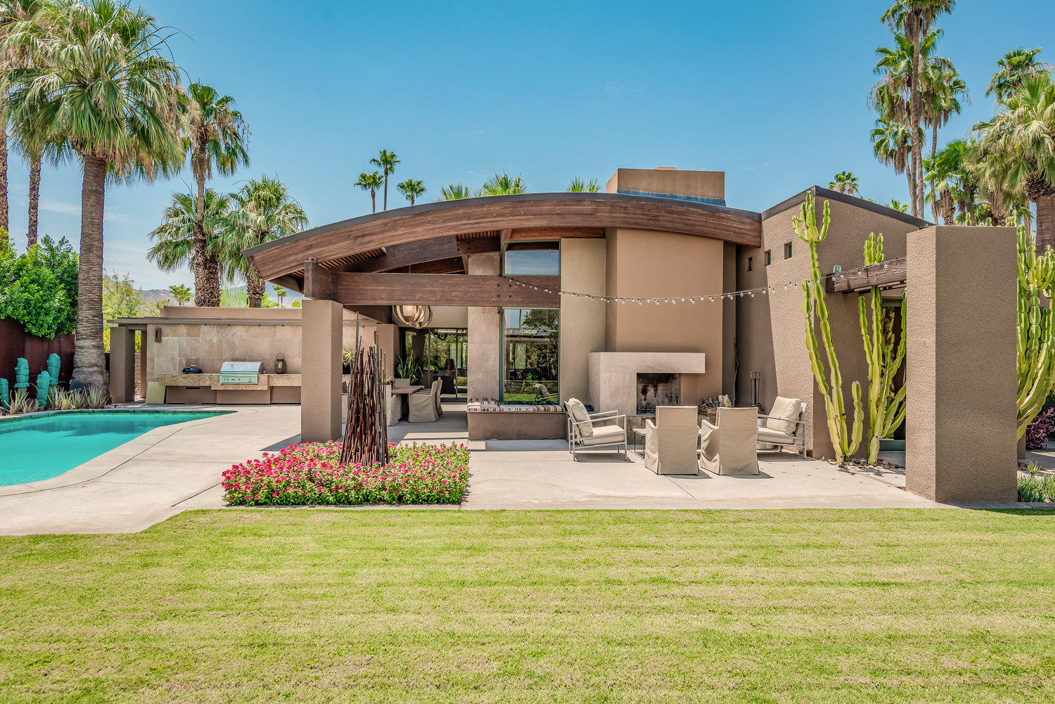 73580 Broken Arrow Trail Palm Desert, CA 92260 - Photo 6 of 40 a view of a dinning table and chairs in patio