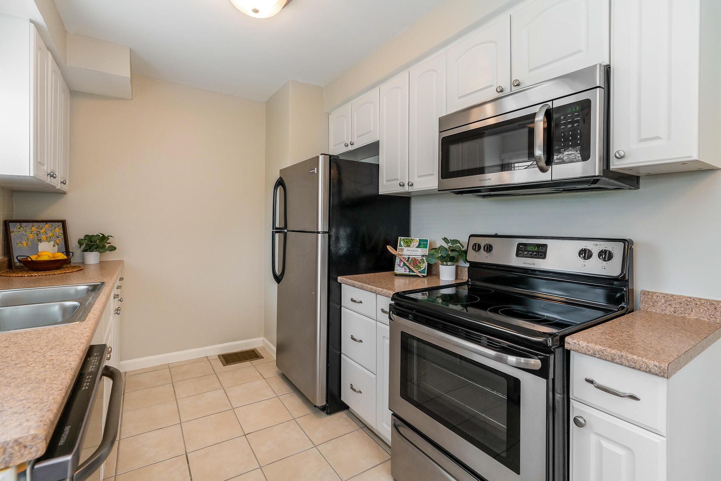 588 Northridge Road Columbus, OH 43214 - Photo 13 of 31 Updated stainless-steel appliances remain with the property!