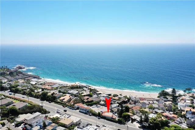 a view of a house with patio outdoor seating space