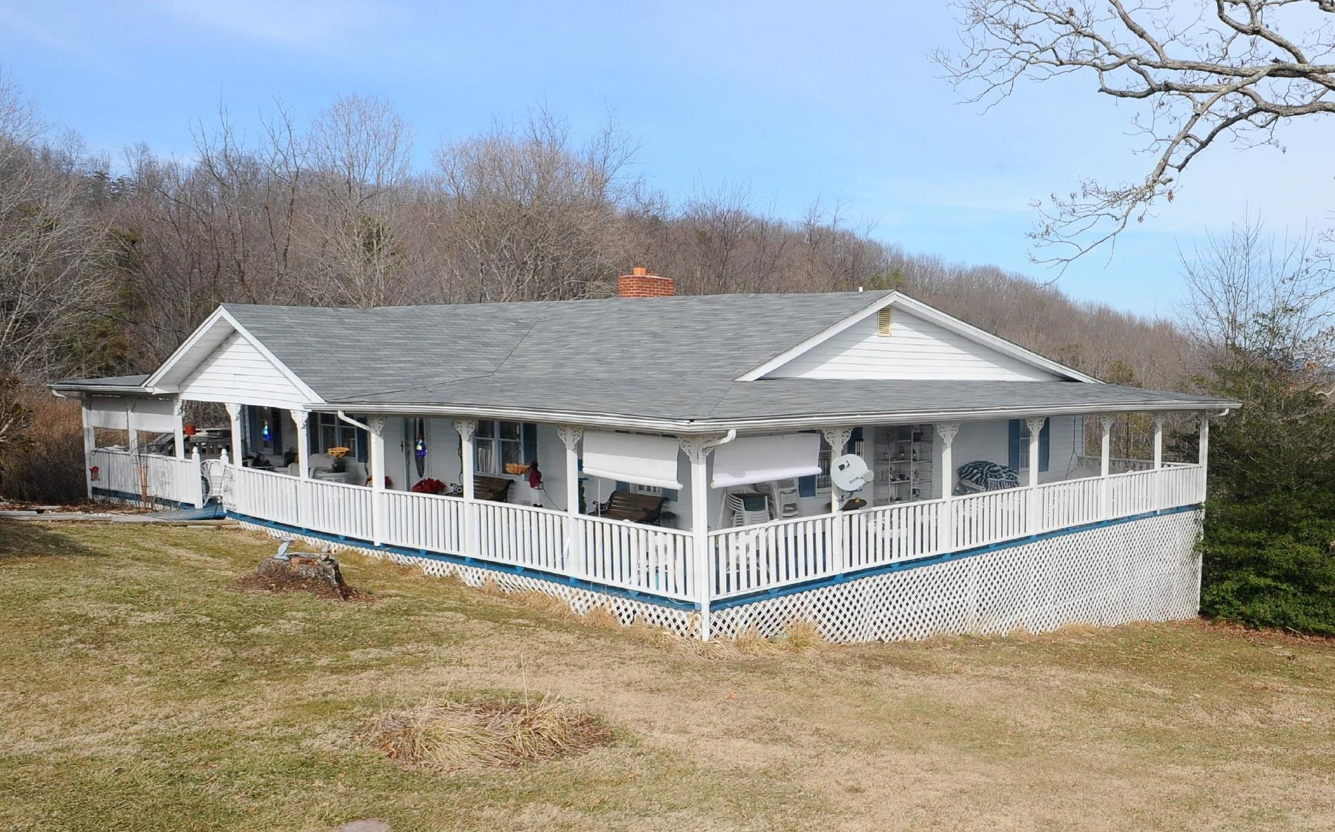 1101 Spring Valley Road Staffordsville, VA 24167 - Photo 1 of 47 20150310023127921414000000-o (2)
