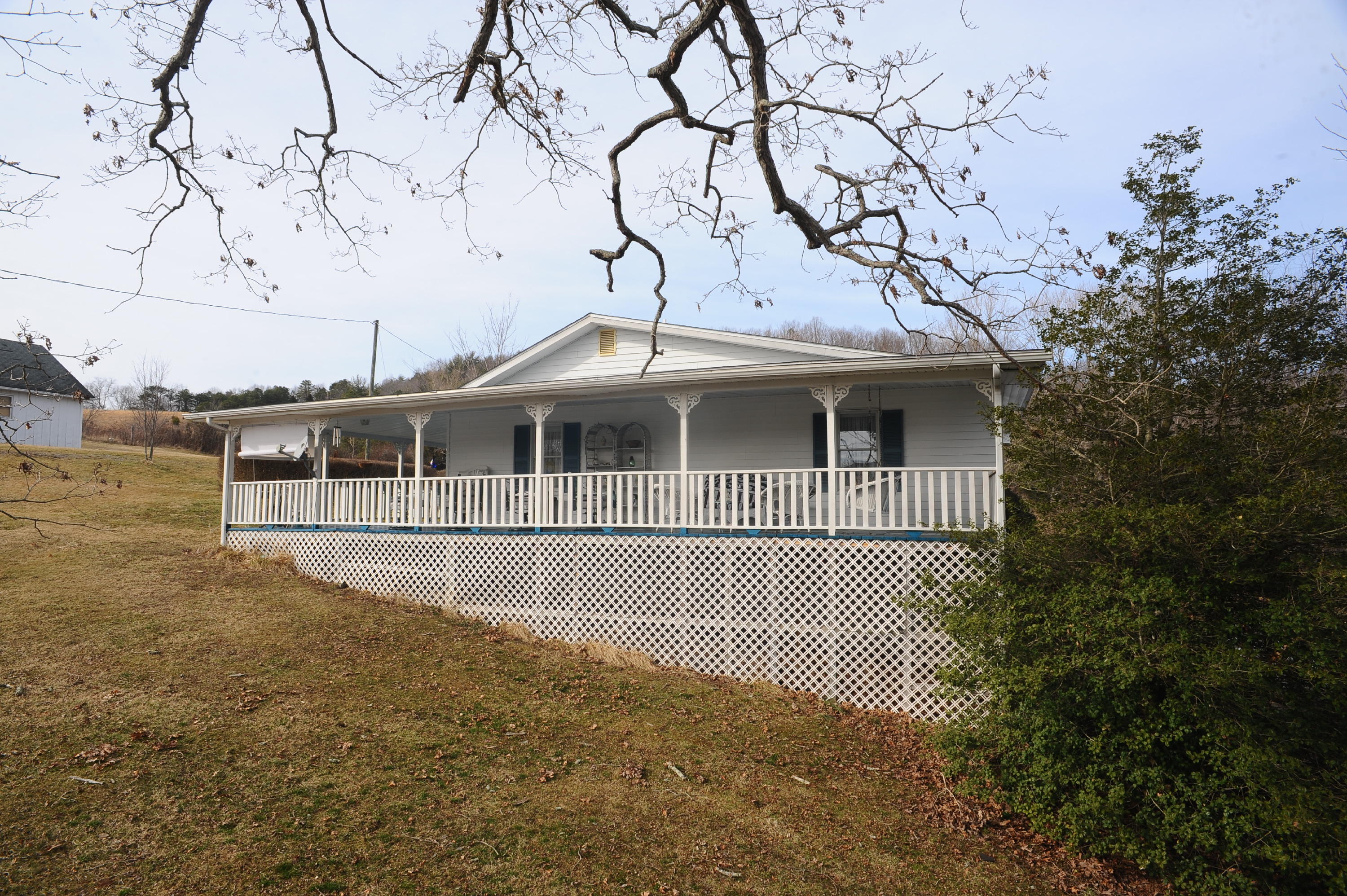 1101 Spring Valley Road Staffordsville, VA 24167 - Photo 38 of 47 DSC_6179.JPG