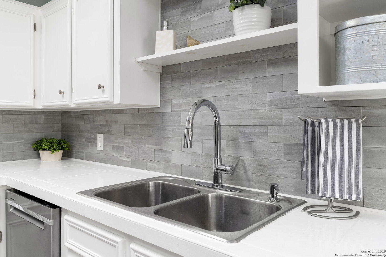 668 Indian Mound Road Tarpley, TX 78883 - Photo 27 of 50 a close view of a sink and a kitchen counter top