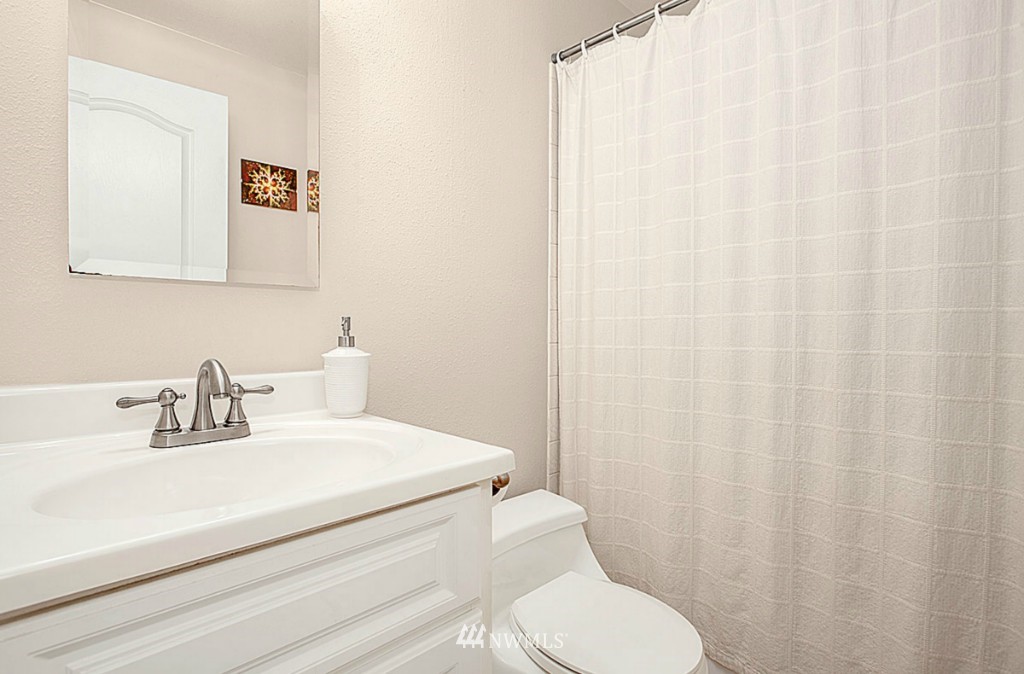 11823 Northeast 156th Street Bothell, WA 98011 - Photo 14 of 23 Gallery Image 14