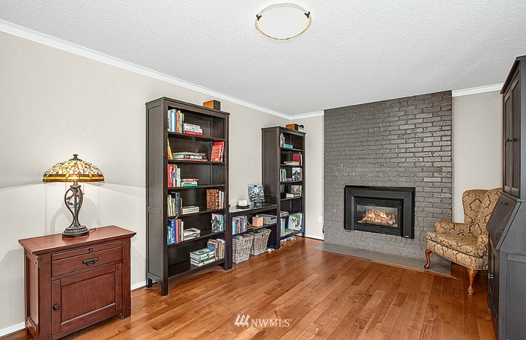 11823 Northeast 156th Street Bothell, WA 98011 - Photo 9 of 23 Gallery Image 9