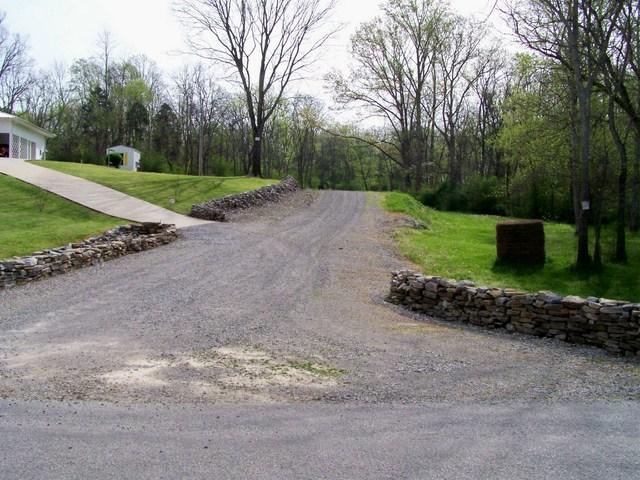 2 Frye Road Columbia, TN 38401 - Photo 5 of 10 Share Driveway