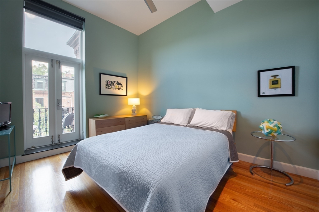 130 Appleton Street, Unit 4D Boston, MA 02116 - Photo 17 of 34 a bedroom with a bed and a window