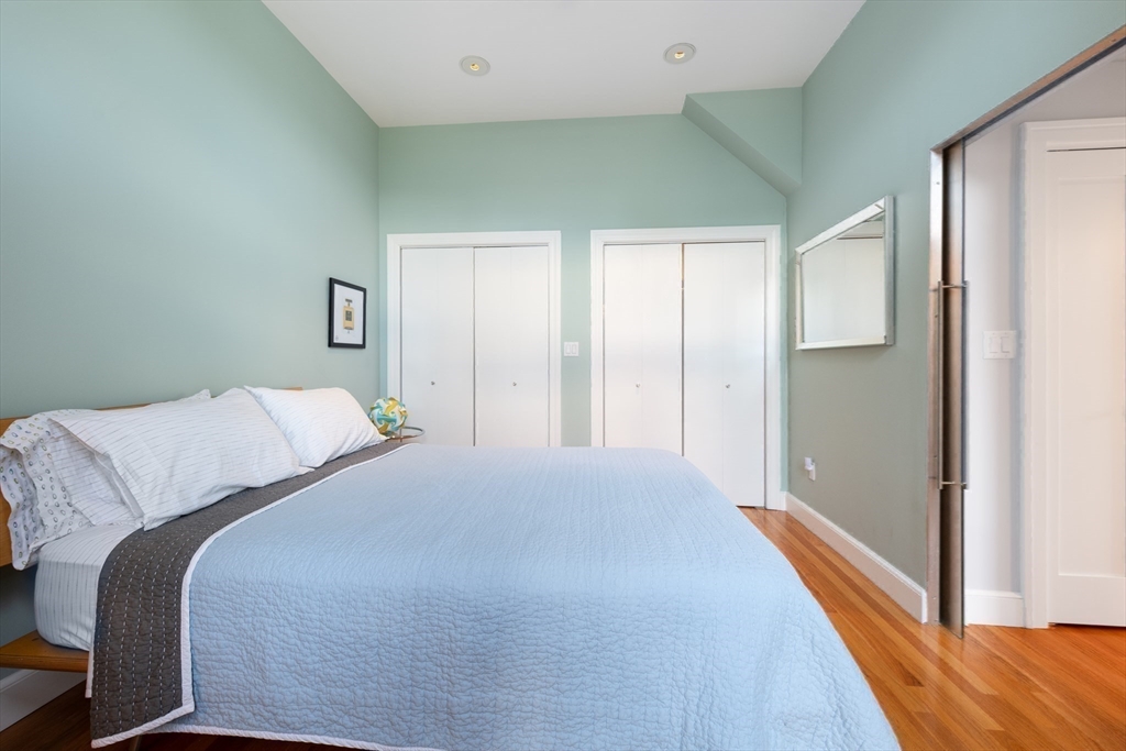 130 Appleton Street, Unit 4D Boston, MA 02116 - Photo 18 of 34 a bedroom with a bed and a window