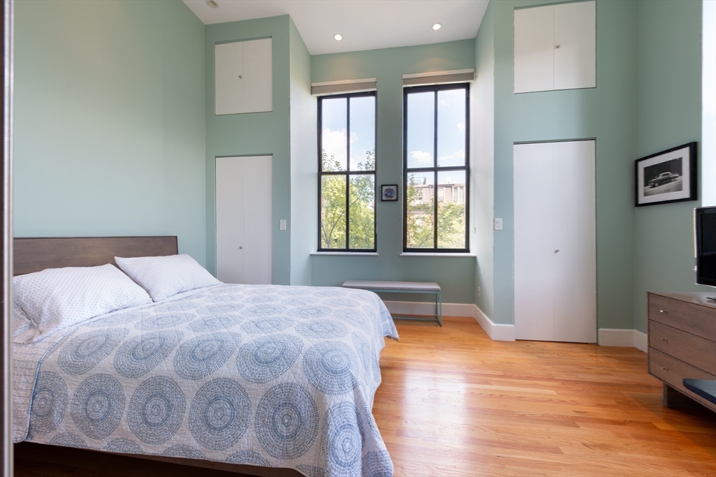 130 Appleton Street, Unit 4D Boston, MA 02116 - Photo 20 of 34 a bedroom with a bed and a window