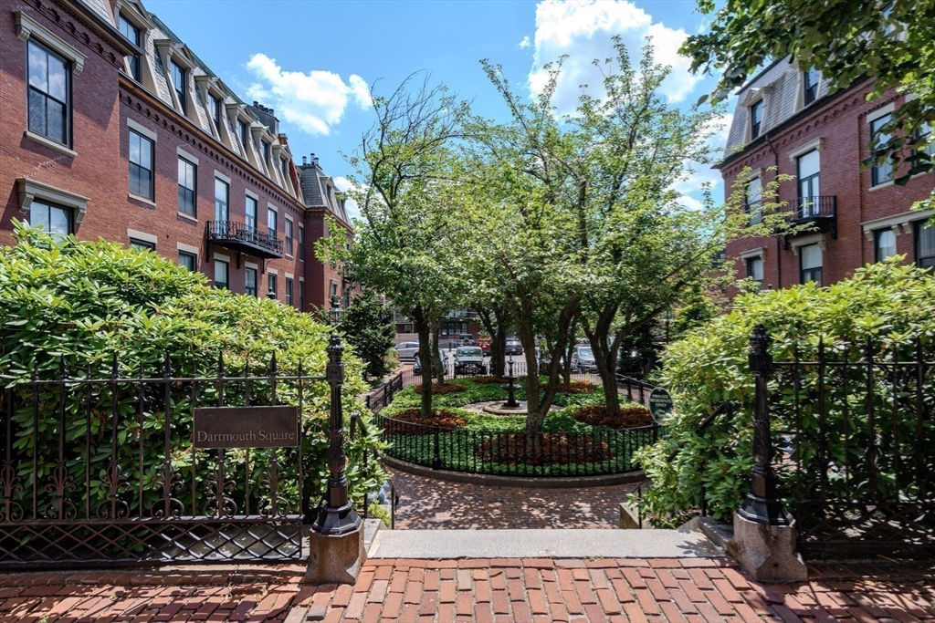 130 Appleton Street, Unit 4D Boston, MA 02116 - Photo 30 of 34 a view of a building with garden