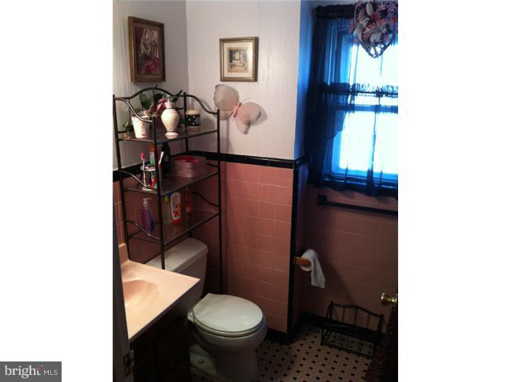 244 Beechwood Road Brookhaven, PA 19015 - Photo 14 of 25 Bathroom