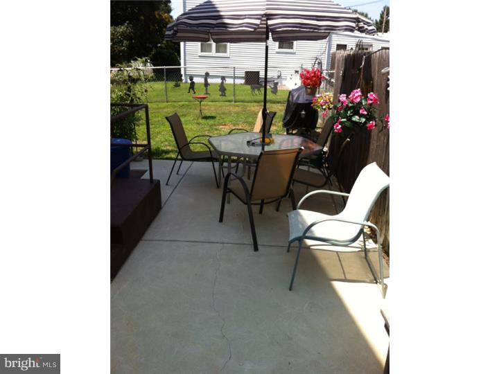 244 Beechwood Road Brookhaven, PA 19015 - Photo 23 of 25 Patio