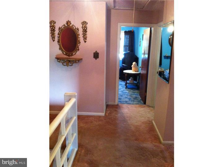 244 Beechwood Road Brookhaven, PA 19015 - Photo 9 of 25 Hallway