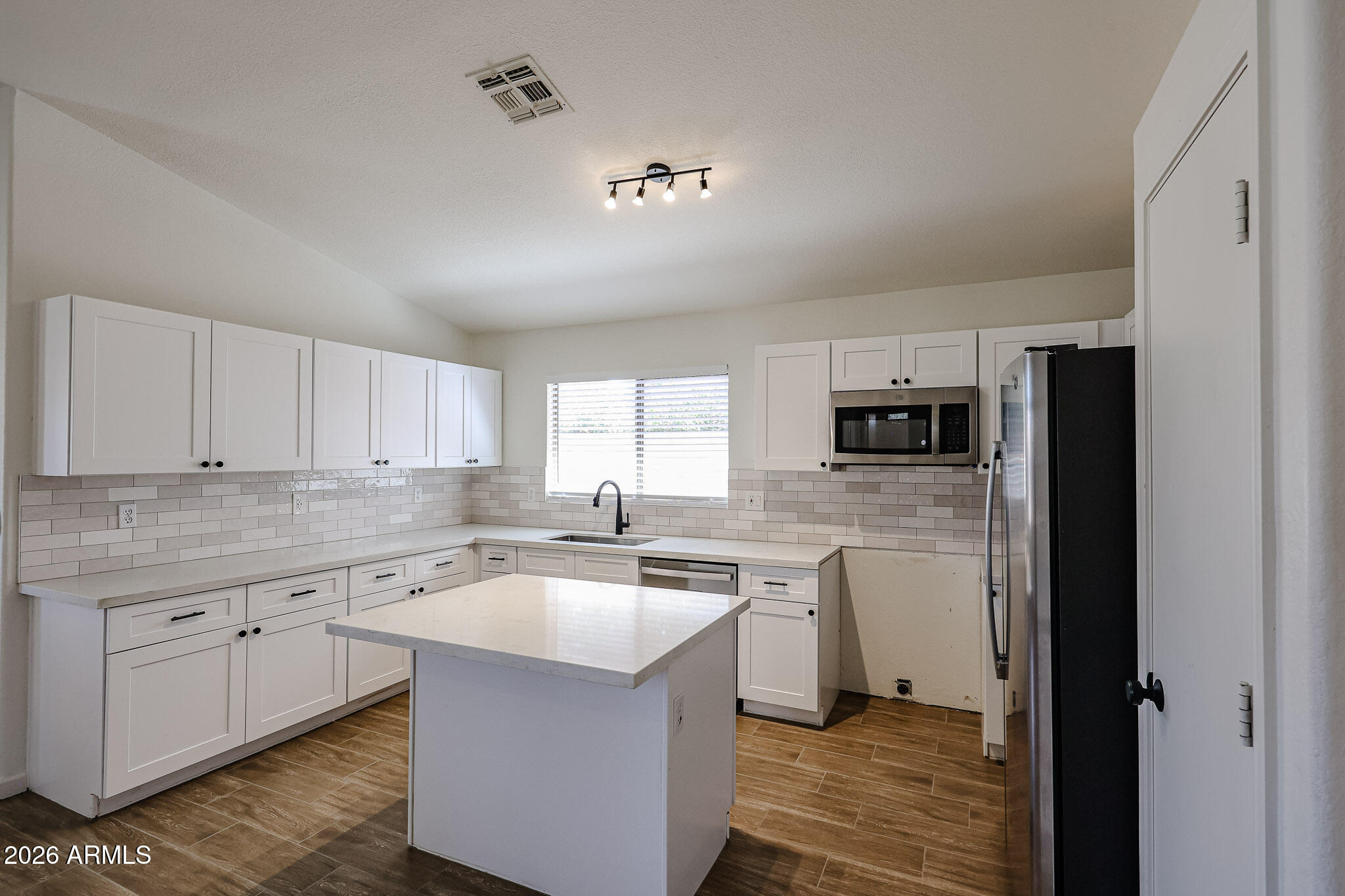 4047 East Jojoba Road Phoenix, AZ 85044 - Photo 8 of 41