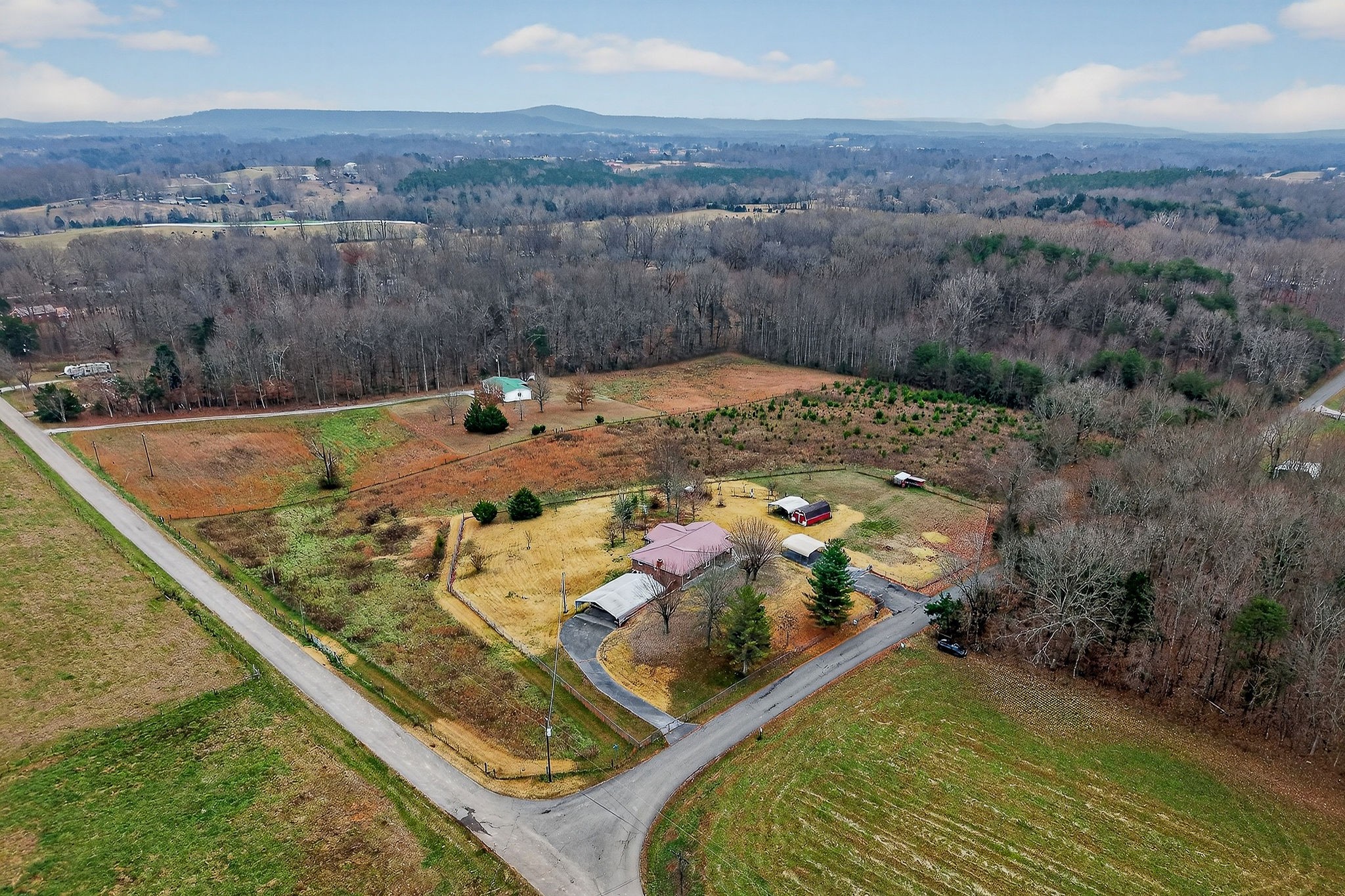 850 Wesley Chapel Road Sparta, TN 38583 - Photo 19 of 68 a view of a pool