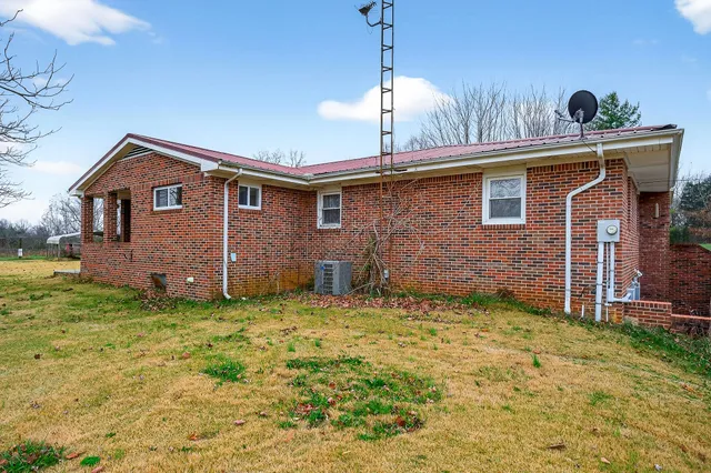 $429,900 | 850 Wesley Chapel Road, Sparta, TN 38583