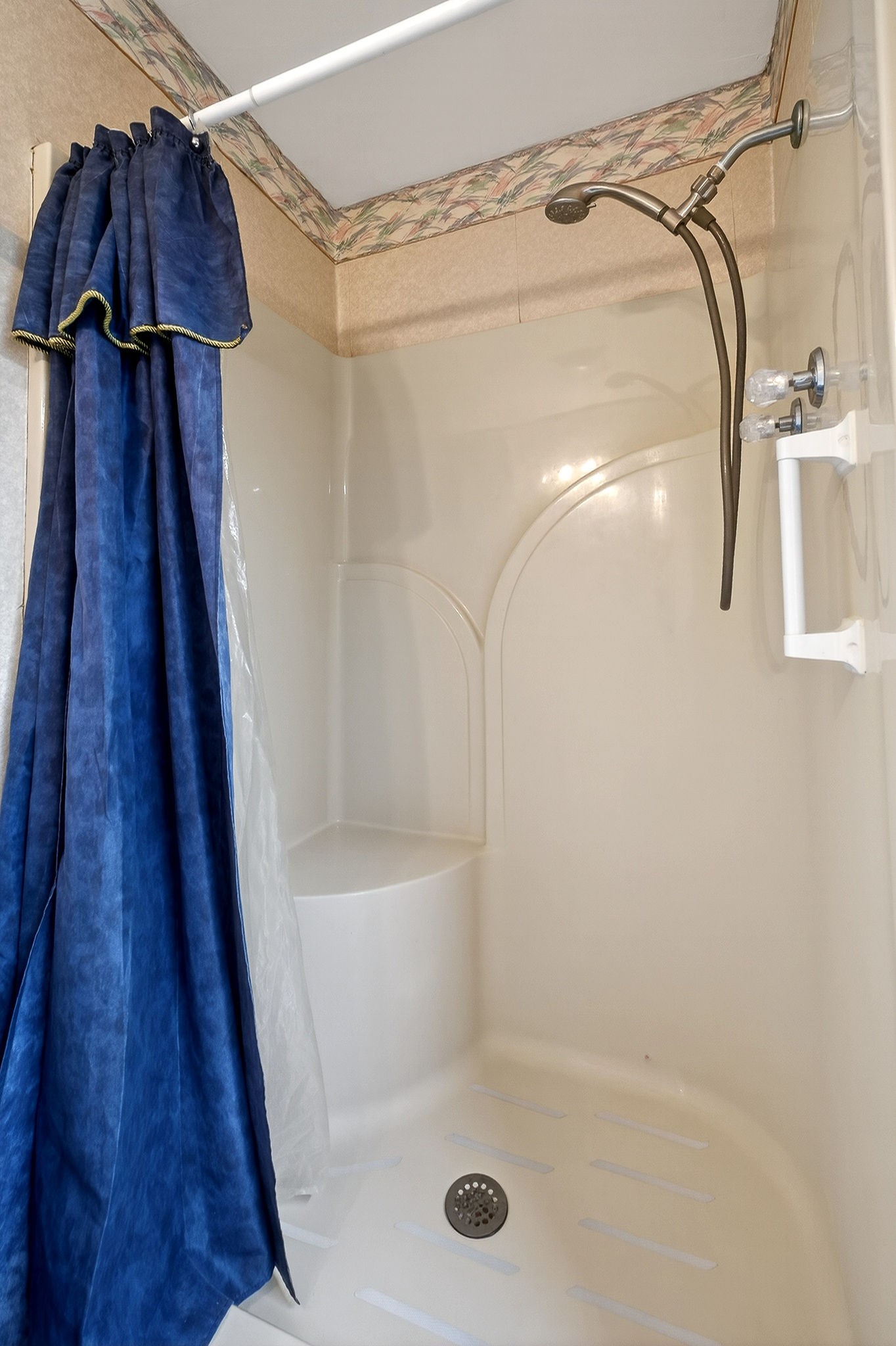 850 Wesley Chapel Road Sparta, TN 38583 - Photo 56 of 68 a bathroom with a shower and a bath tub