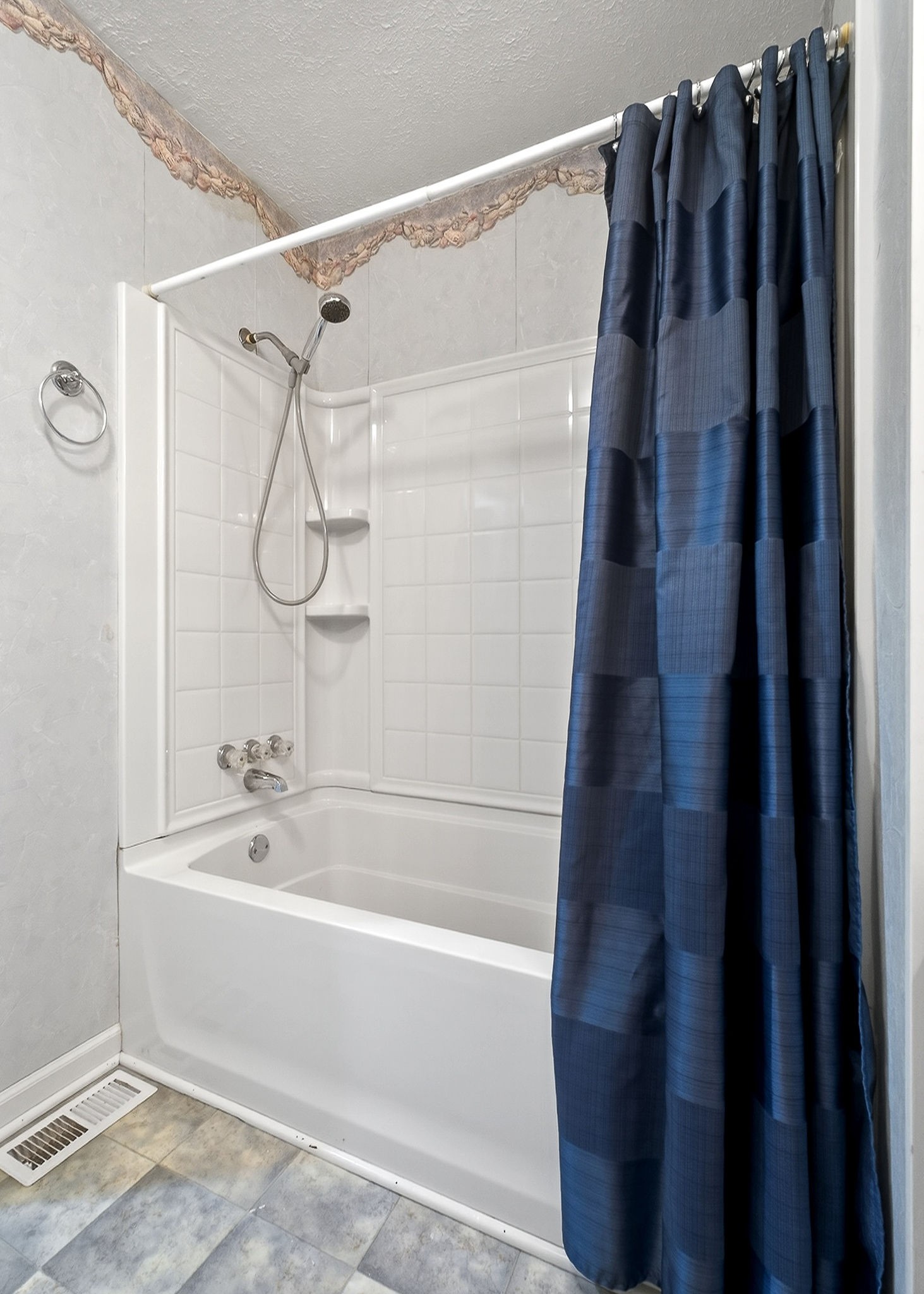 850 Wesley Chapel Road Sparta, TN 38583 - Photo 64 of 68 a bathroom with a shower and a tub