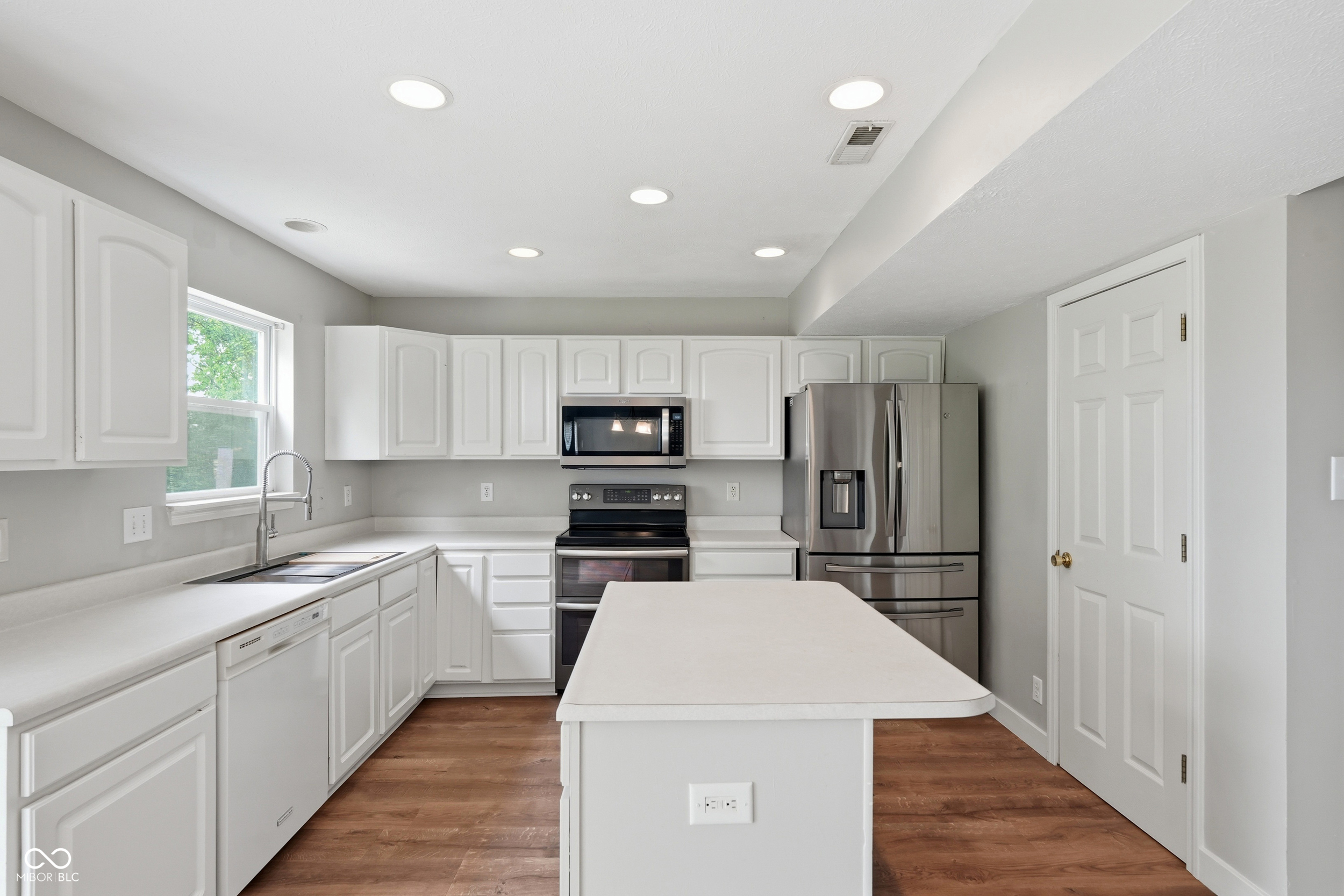 9220 North Coral Reef Road McCordsville, IN 46055 - Photo 9 of 46