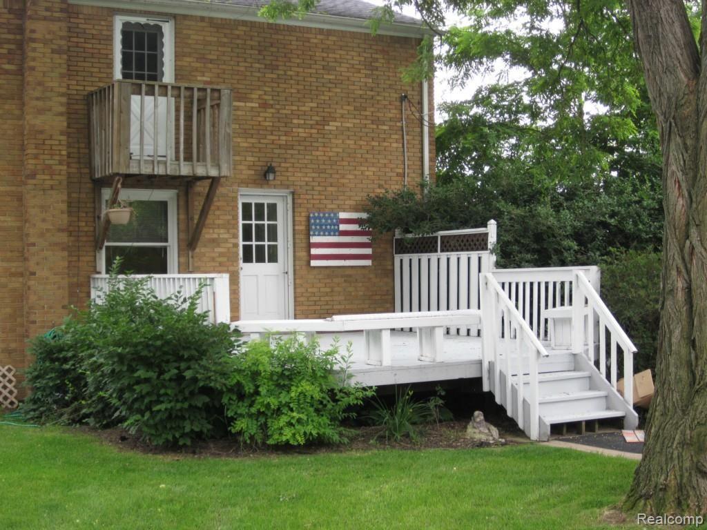 14151 Newburgh Road Livonia, MI 48150 - Photo 32 of 39 30 Exterior Deck.jpg