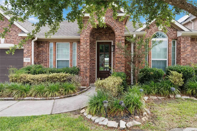 $399,500 | 13721 Northline Lake Drive, Houston, TX 77044