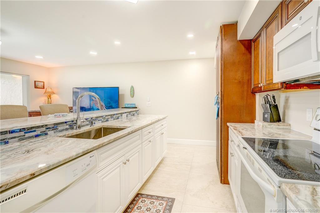 5557 Northeast Gulfstream Way Stuart, FL 34996 - Photo 10 of 39