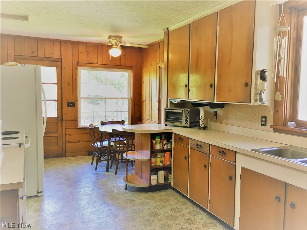 9523 Johnnycake Ridge Road Mentor, OH 44060 - Photo 4 of 34 Gallery Image 4