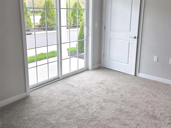 $3,250 | 221 Eastview Drive, Unit 22, Central Islip, NY 11722