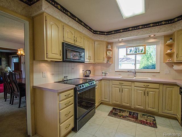 18115 Middlebelt Road Livonia, MI 48152 - Photo 7 of 38 19_24.jpg