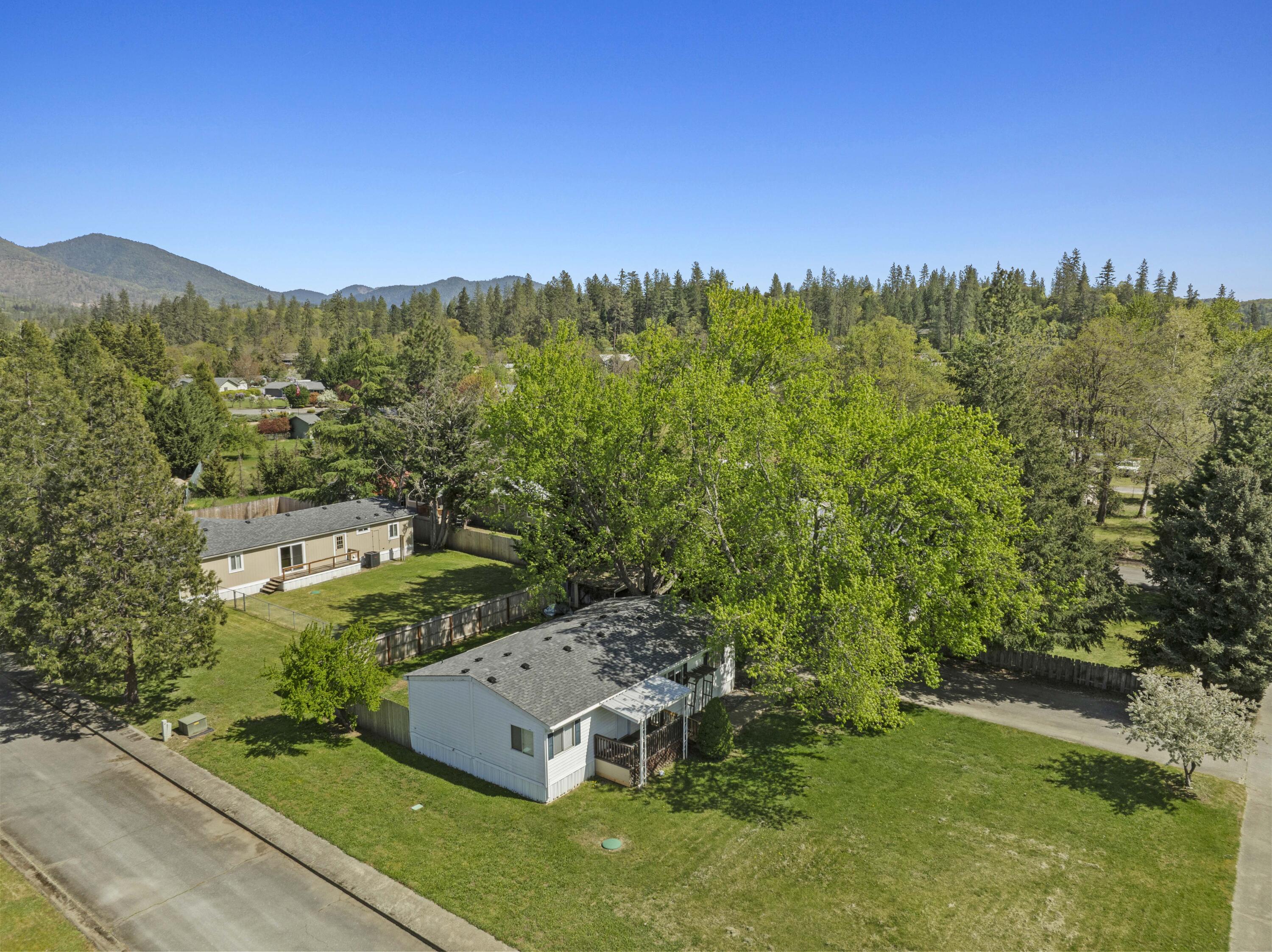 387 Tavis Drive Merlin, OR 97532 - Photo 11 of 38 010
