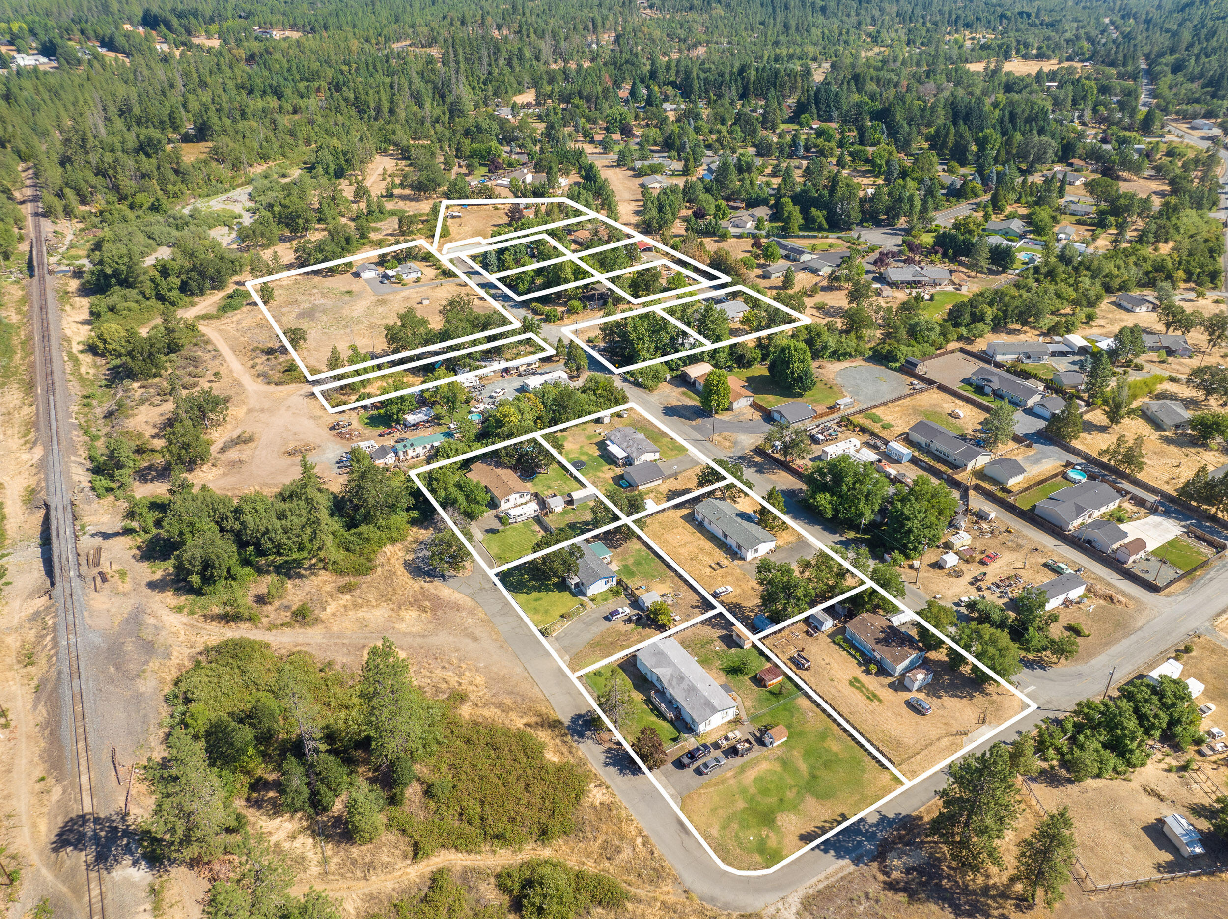 387 Tavis Drive Merlin, OR 97532 - Photo 13 of 38 012