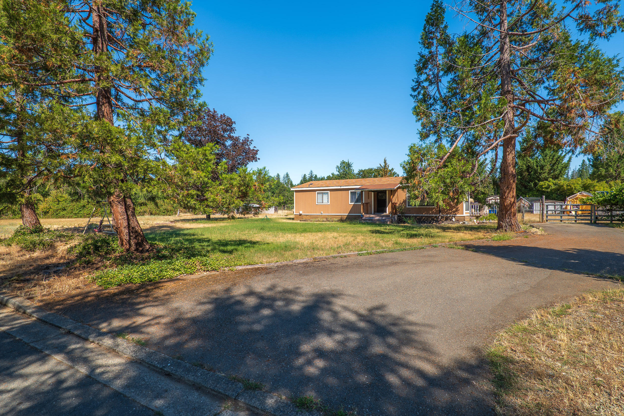 387 Tavis Drive Merlin, OR 97532 - Photo 15 of 38 015