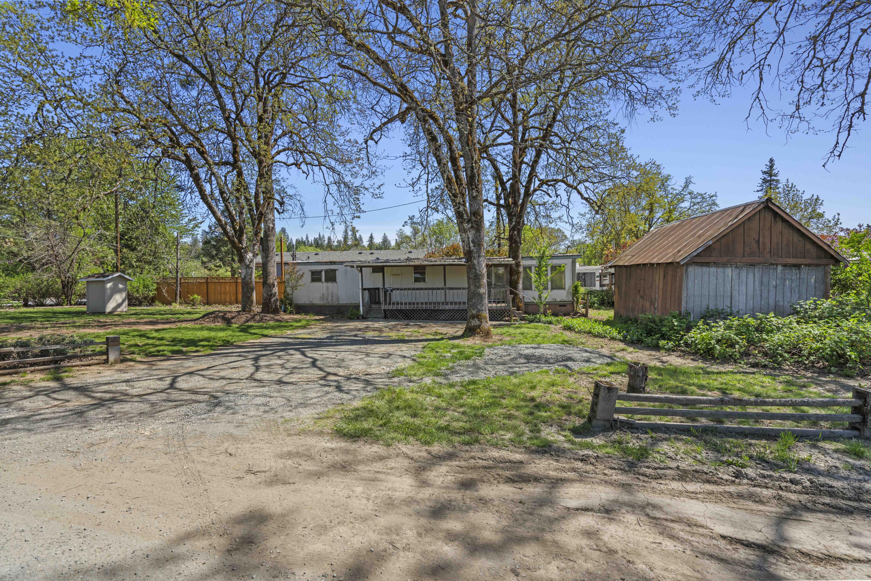 387 Tavis Drive Merlin, OR 97532 - Photo 21 of 38 021