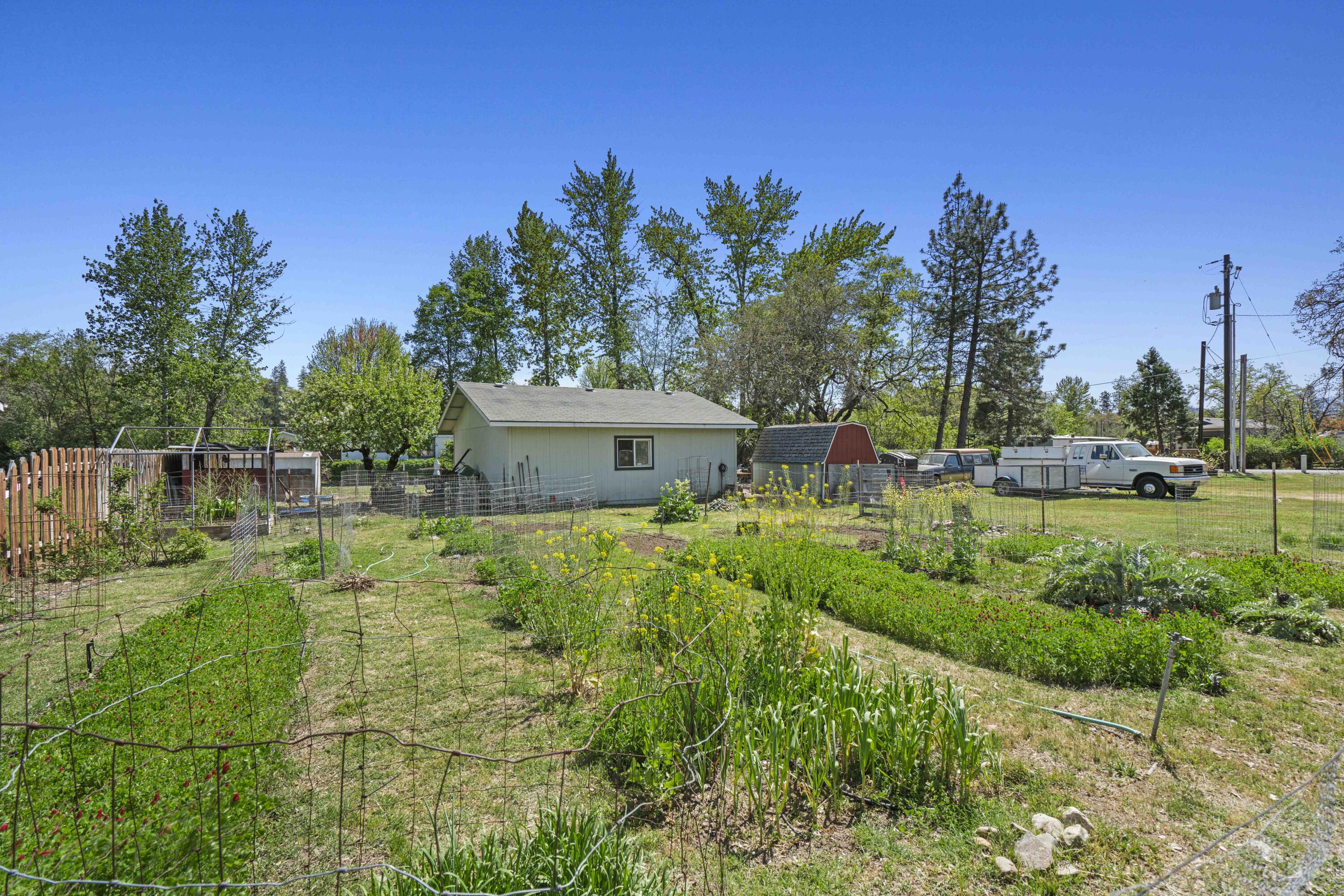 387 Tavis Drive Merlin, OR 97532 - Photo 23 of 38 023