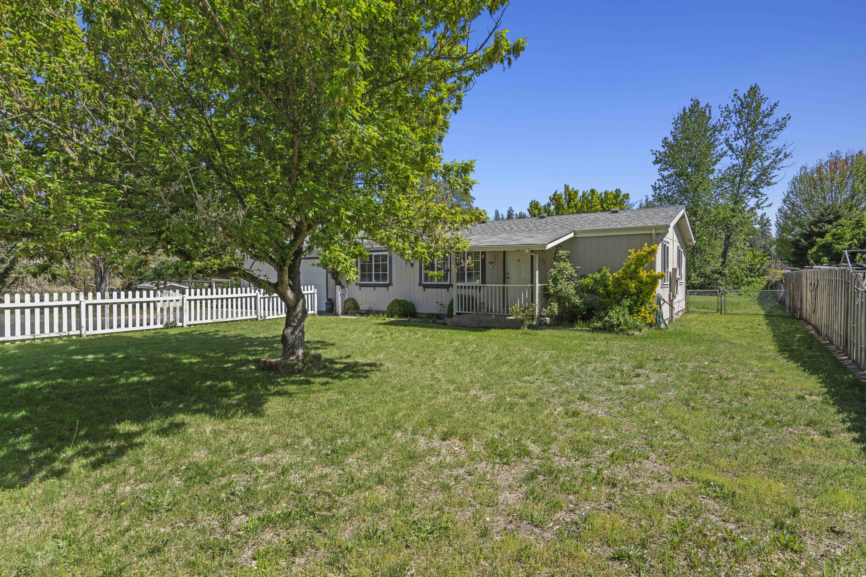 387 Tavis Drive Merlin, OR 97532 - Photo 24 of 38 024