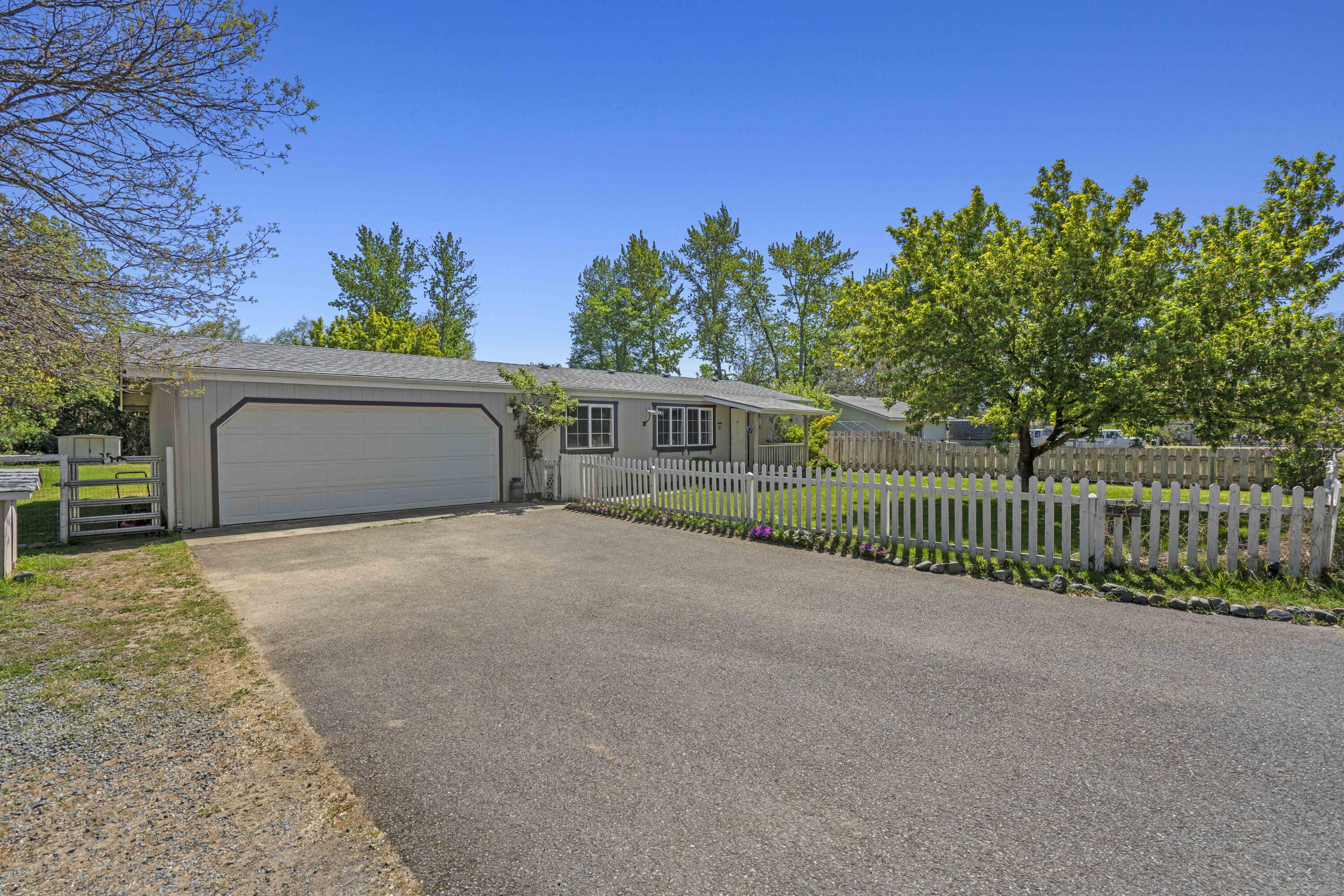 387 Tavis Drive Merlin, OR 97532 - Photo 25 of 38 025