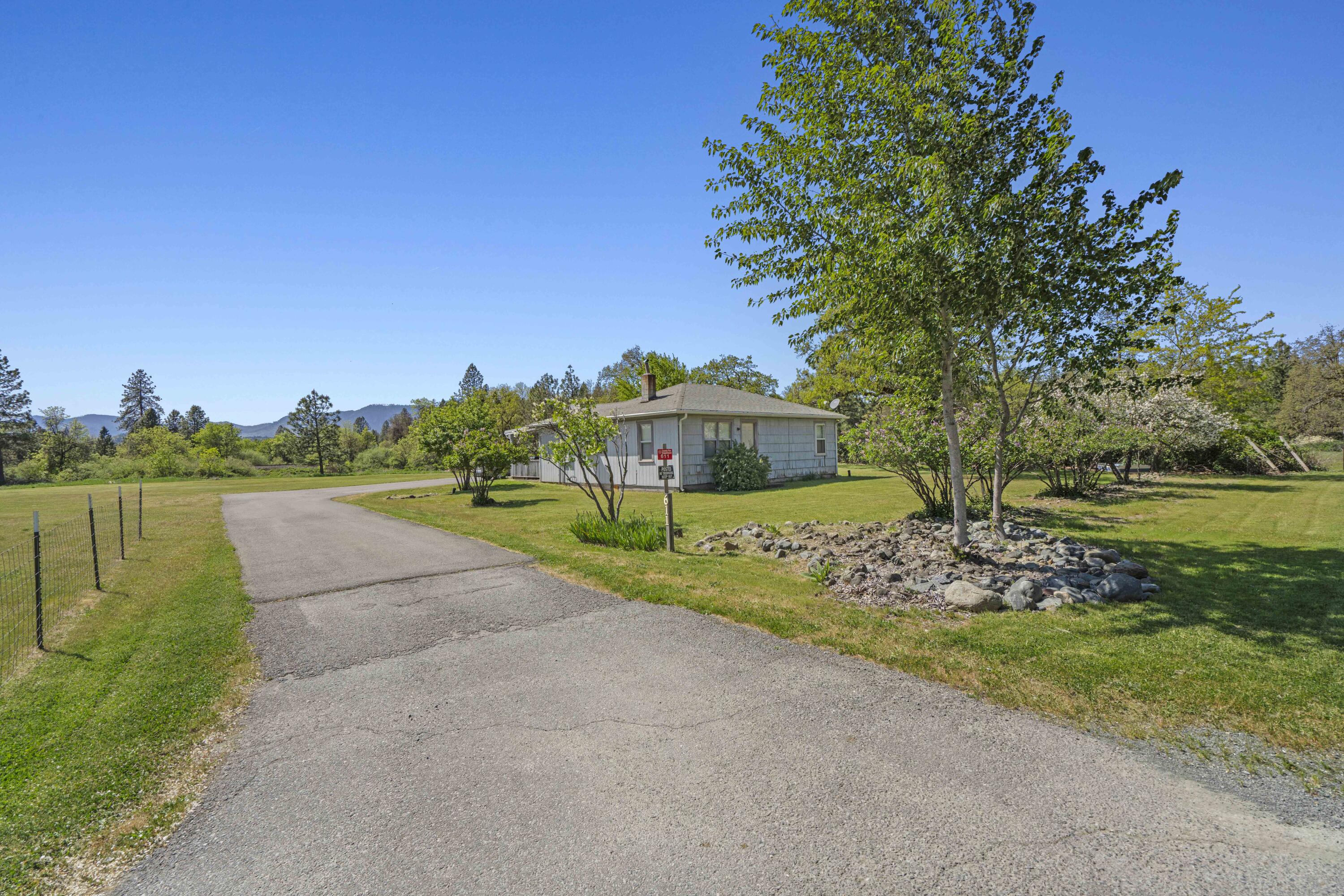 387 Tavis Drive Merlin, OR 97532 - Photo 29 of 38 029