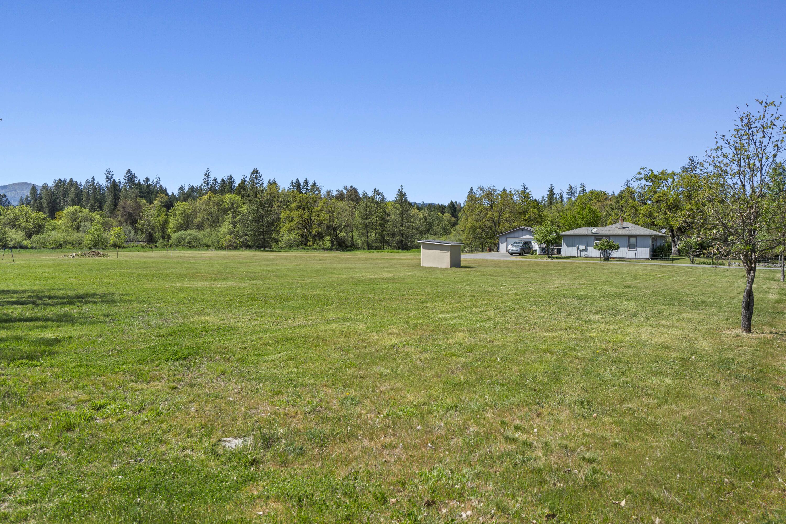 387 Tavis Drive Merlin, OR 97532 - Photo 30 of 38 030